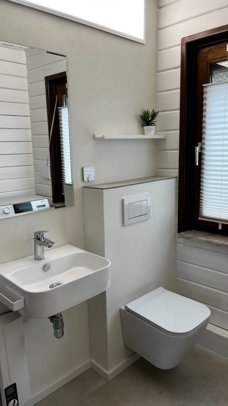 Modernes Badezimmer mit Fußbodenheizung